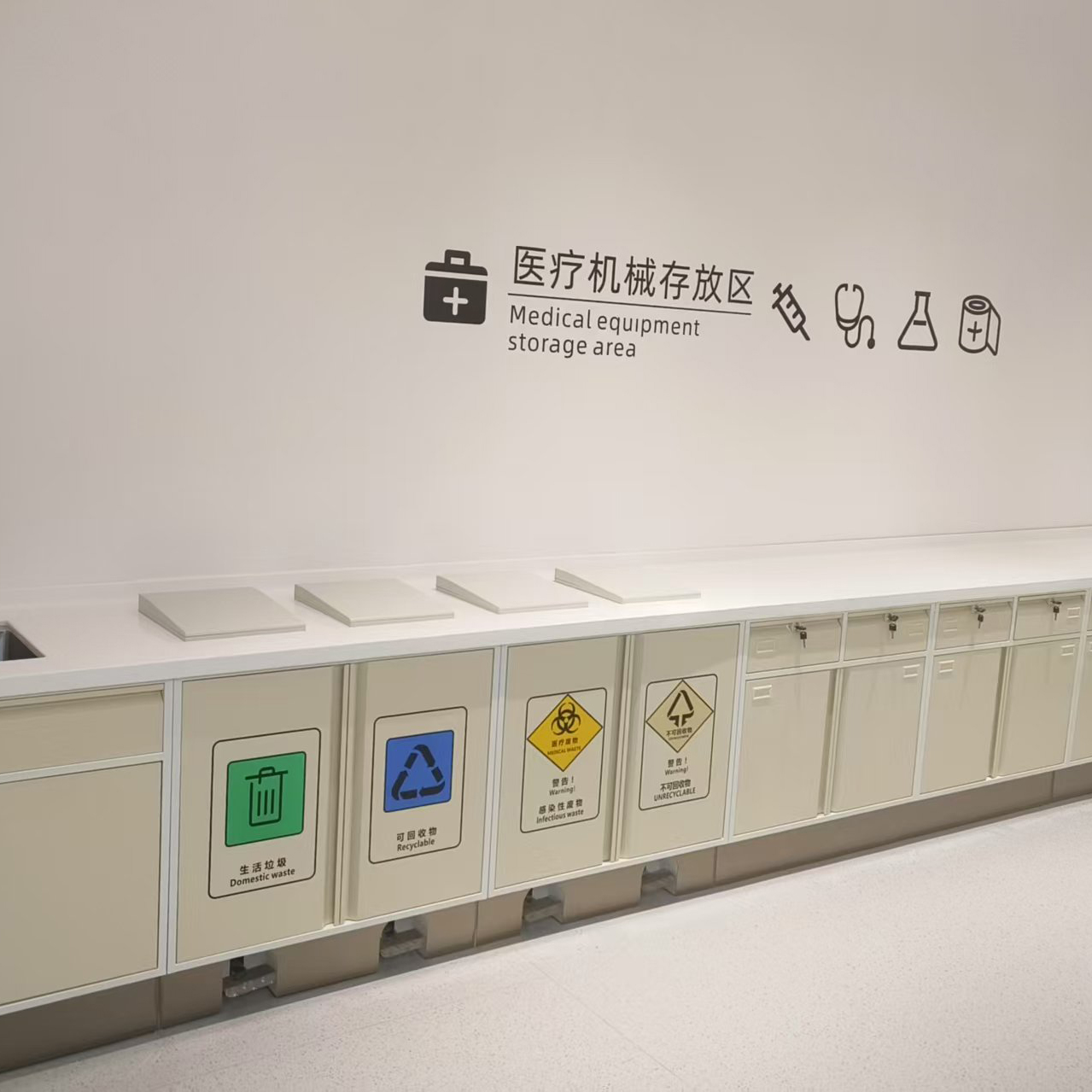 Medical equipment storage cabinet